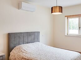 Modern Holiday Home in Lisbon With Private Pool & Jacuzzi! Ncasa Aurél