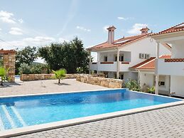 Modern Holiday Home in Lisbon With Private Pool & Jacuzzi! Ncasa Aurél