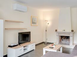 Modern Holiday Home in Lisbon With Private Pool & Jacuzzi! Ncasa Aurél