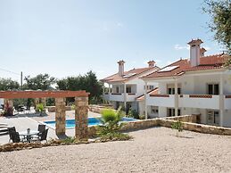 Modern Holiday Home in Lisbon With Private Pool & Jacuzzi! Ncasa Aurél