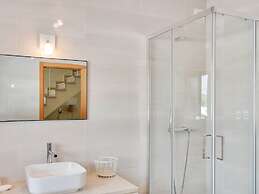 Modern Holiday Home in Lisbon With Private Pool & Jacuzzi! Ncasa Aurél