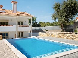 Modern Holiday Home in Lisbon With Private Pool & Jacuzzi! Ncasa Aurél