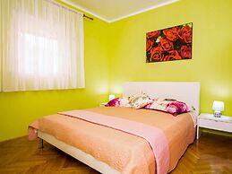 Simplistic Apartment in Vir With Garden