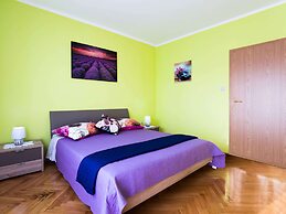 Simplistic Apartment in Vir With Garden