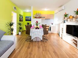 Simplistic Apartment in Vir With Garden