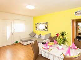 Delightful Apartment in Vir With Garden