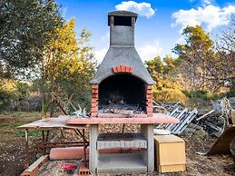 Delightful Apartment in Vir With Garden