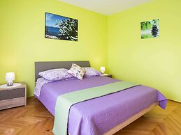 Delightful Apartment in Vir With Garden