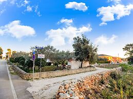 Delightful Apartment in Vir With Garden