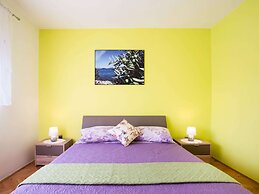 Delightful Apartment in Vir With Garden