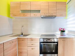 Delightful Apartment in Vir With Garden