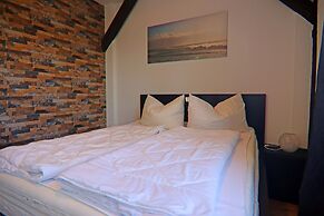 Holiday Home Near the Beach With Garden