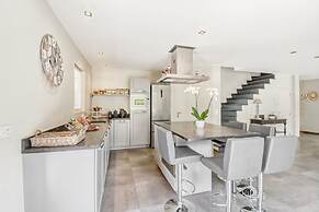 Villa in Le Plan-de-la-tour With Pool