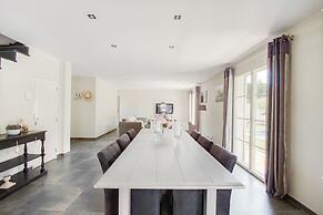 Villa in Le Plan-de-la-tour With Pool