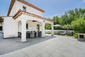 Villa in Le Plan-de-la-tour With Pool