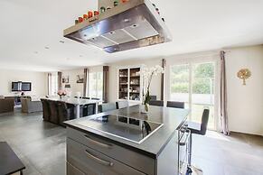 Villa in Le Plan-de-la-tour With Pool