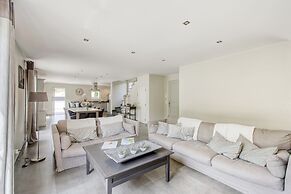 Villa in Le Plan-de-la-tour With Pool