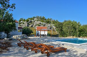 Bonaventura - Countryside Villa near Split with Private Pool