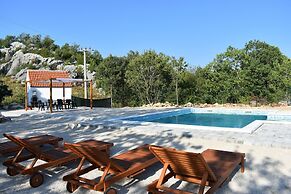 Bonaventura - Countryside Villa near Split with Private Pool
