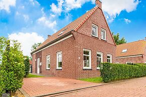 Breskens Haven: Relax, Explore & Dine