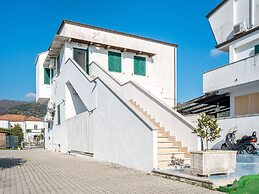 Quaint Apartment in Policastro Bussentino near Sea