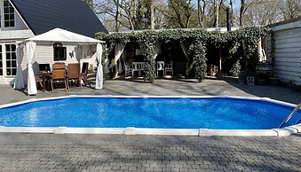 Villa in Wateren With Covered Terrace