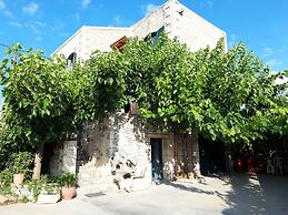 Spacious Villa in Margarites With Private Garden