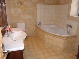 Spacious Villa in Margarites With Private Garden