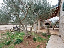 Homely Apartment in Genova With Sea Nearby