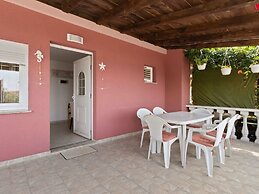 Simplistic Holiday Home in Jasenice Rovanjska near Sea