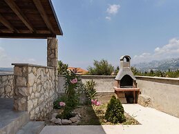 Simplistic Holiday Home in Jasenice Rovanjska near Sea