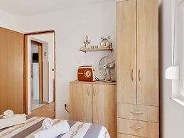 Simplistic Holiday Home in Jasenice Rovanjska near Sea