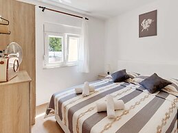 Simplistic Holiday Home in Jasenice Rovanjska near Sea