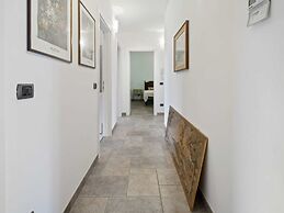 Belvilla by OYO Secluded Apartment With Balcony
