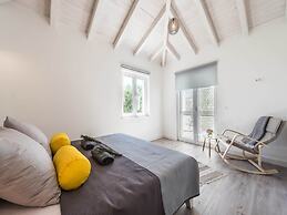 Luxurious Villa in Debeljak With Swimming Pool