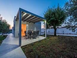 Luxurious Villa in Debeljak With Swimming Pool