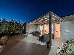 Luxurious Villa in Debeljak With Swimming Pool