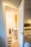 Sandgate 2-bed Apartment in Ayr Central Location