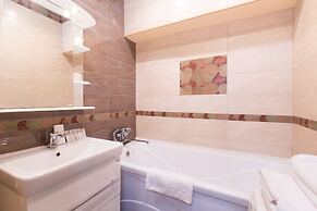 Lux Apartments on Ovchinnikovskaya emb.