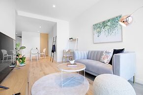 Warm Nest Central Location@collins