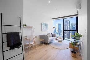 Warm Nest Central Location@collins