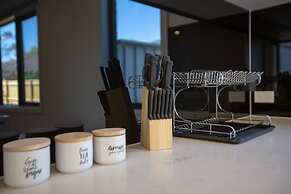 WoW Factor!luxe 4BR Townhouse@glen Waverley