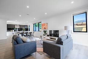 WoW Factor!luxe 4BR Townhouse@glen Waverley