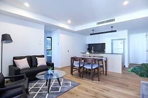 Stylist 2 Bedrooms Apartment With Pool/gym/parking