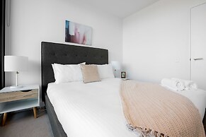 Central Melbourne 2br2bt APT on Collins St+parking