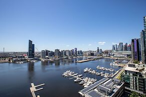 Central Melbourne 2br2bt APT on Collins St+parking