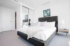 Central Melbourne 2br2bt APT on Collins St+parking