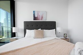 Central Melbourne 2br2bt APT on Collins St+parking