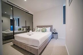 Modern Living@collins Centro Location 2BR