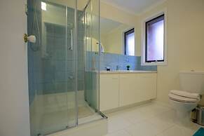 Quiet & Peaceful 3bed2bath Home @keilor Downs